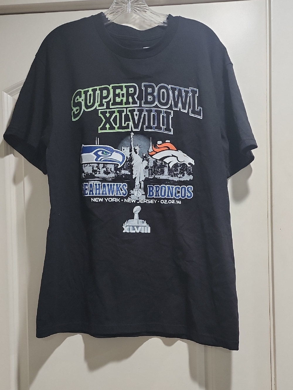 Super Bowl XLVIII Seahawks vs Broncos Graphic Tee 2014 NFL Shirt Large
